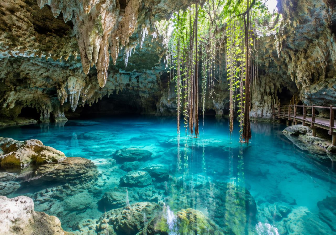 Los Tres Ojos, the capital's hidden lagoons